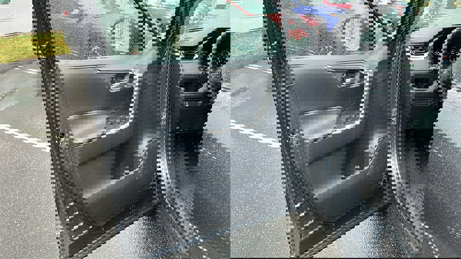 Used 2021 Toyota RAV4 XLE w/ Convenience Package image 8