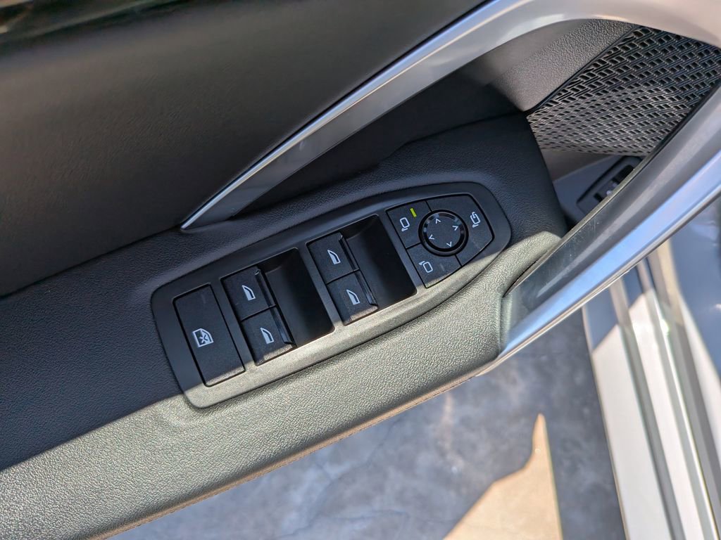 Used 2025 BMW X2 xDrive28i w/ M Sport Package AWD/4WD image 20