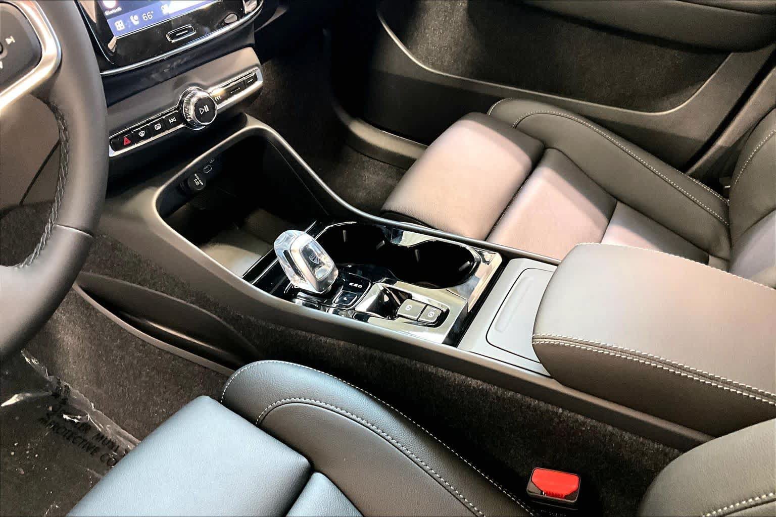 New 2026 Volvo XC40 B5 Plus w/ Protection Package Premier AWD/4WD image 10
