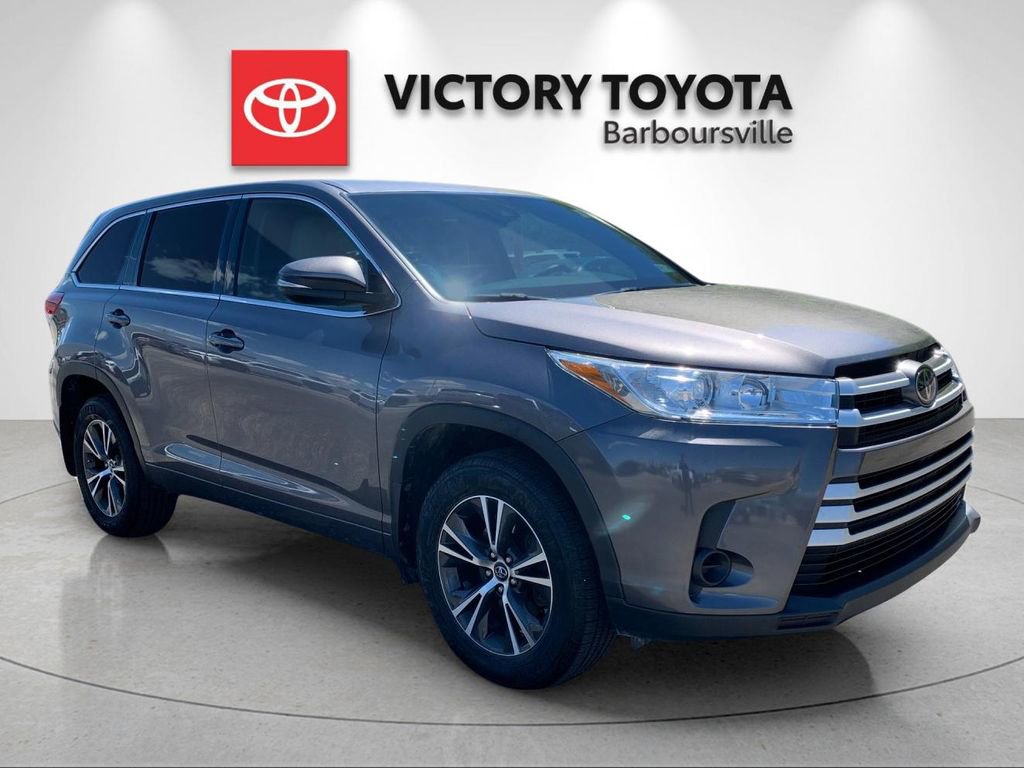 Used 2017 Toyota Highlander LE AWD/4WD image 5