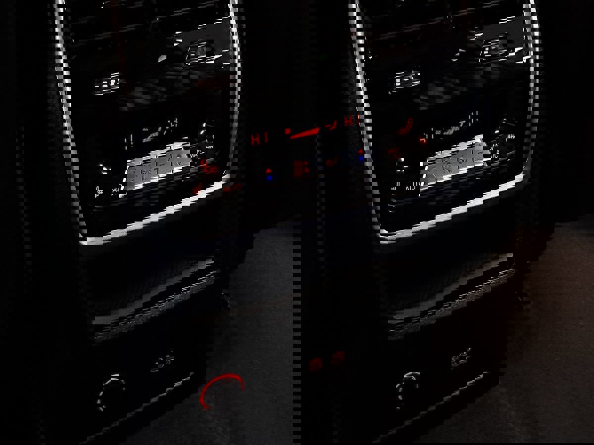 Used 2023 BMW X7 xDrive40i w/ Premium Package image 55