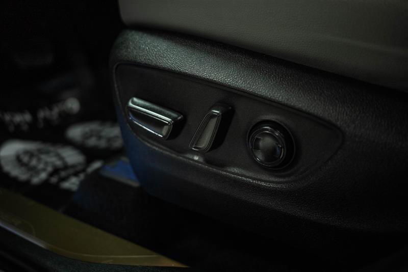 Used 2023 Toyota Highlander Bronze Edition image 16