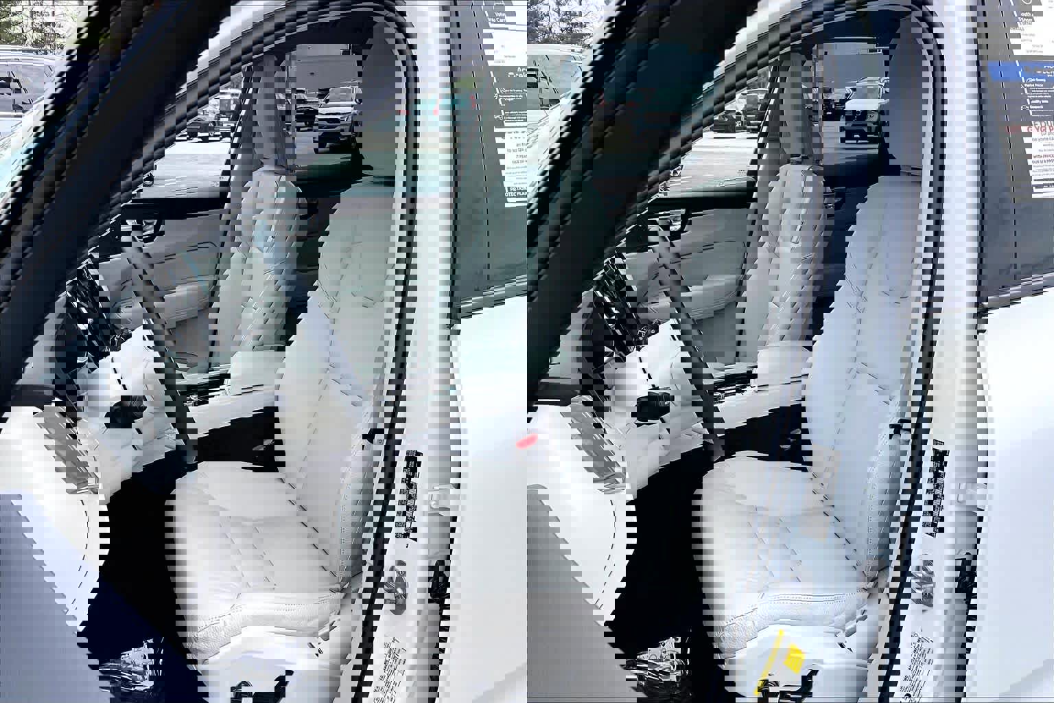 Certified 2024 Volvo XC60 B5 Plus w/ Protection Package Premier image 9