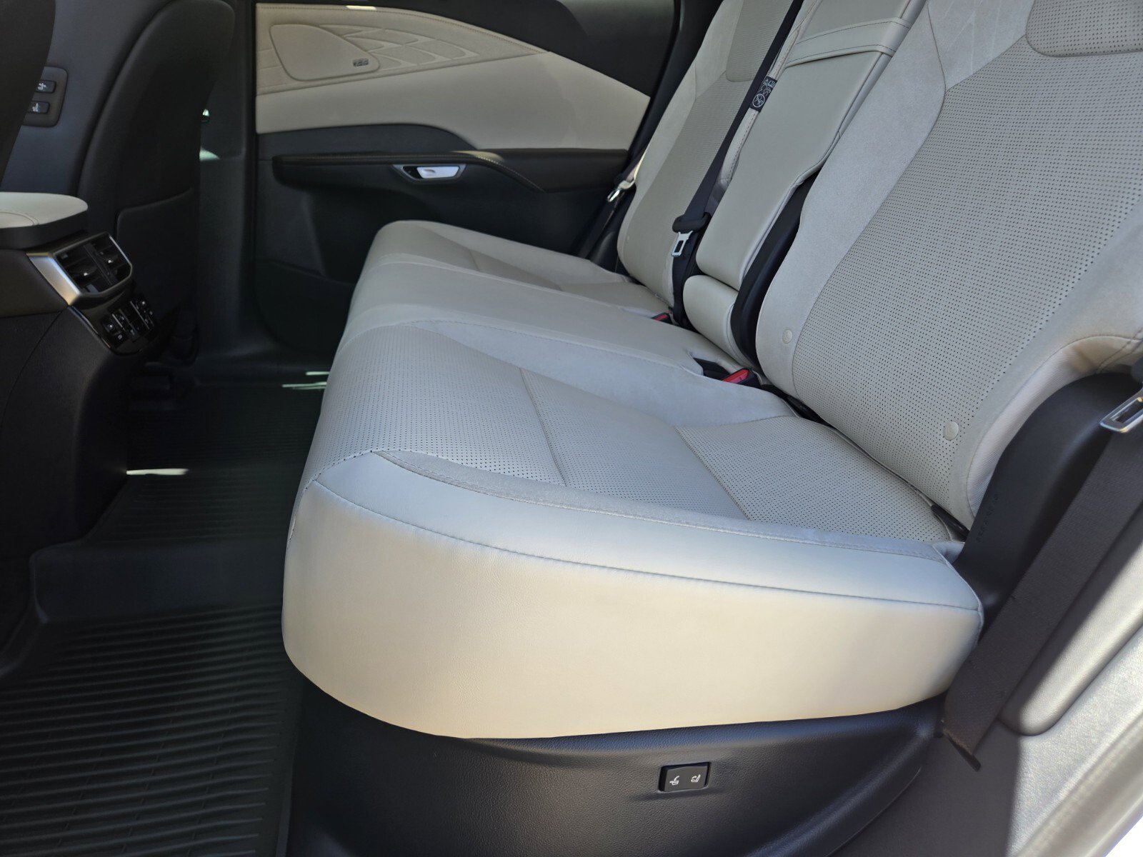 New 2026 Lexus RX 450h AWD image 8