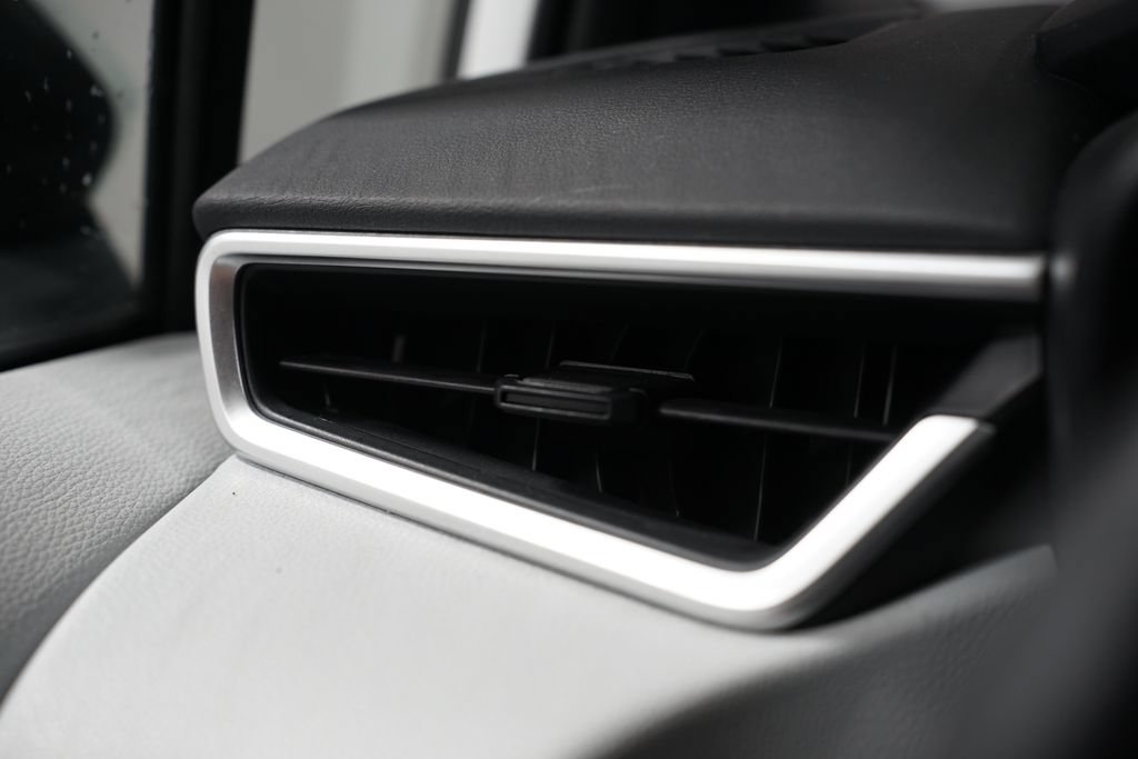 Used 2024 Toyota Corolla SE FWD image 25