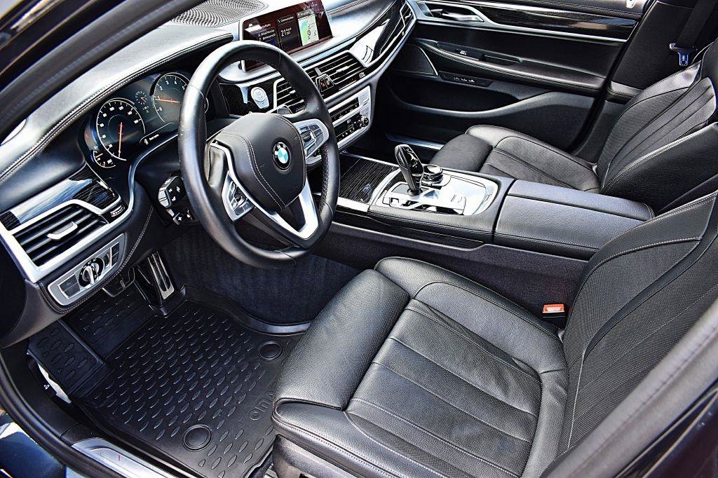 Used 2019 BMW 740i w/ Executive Package RWD image 15