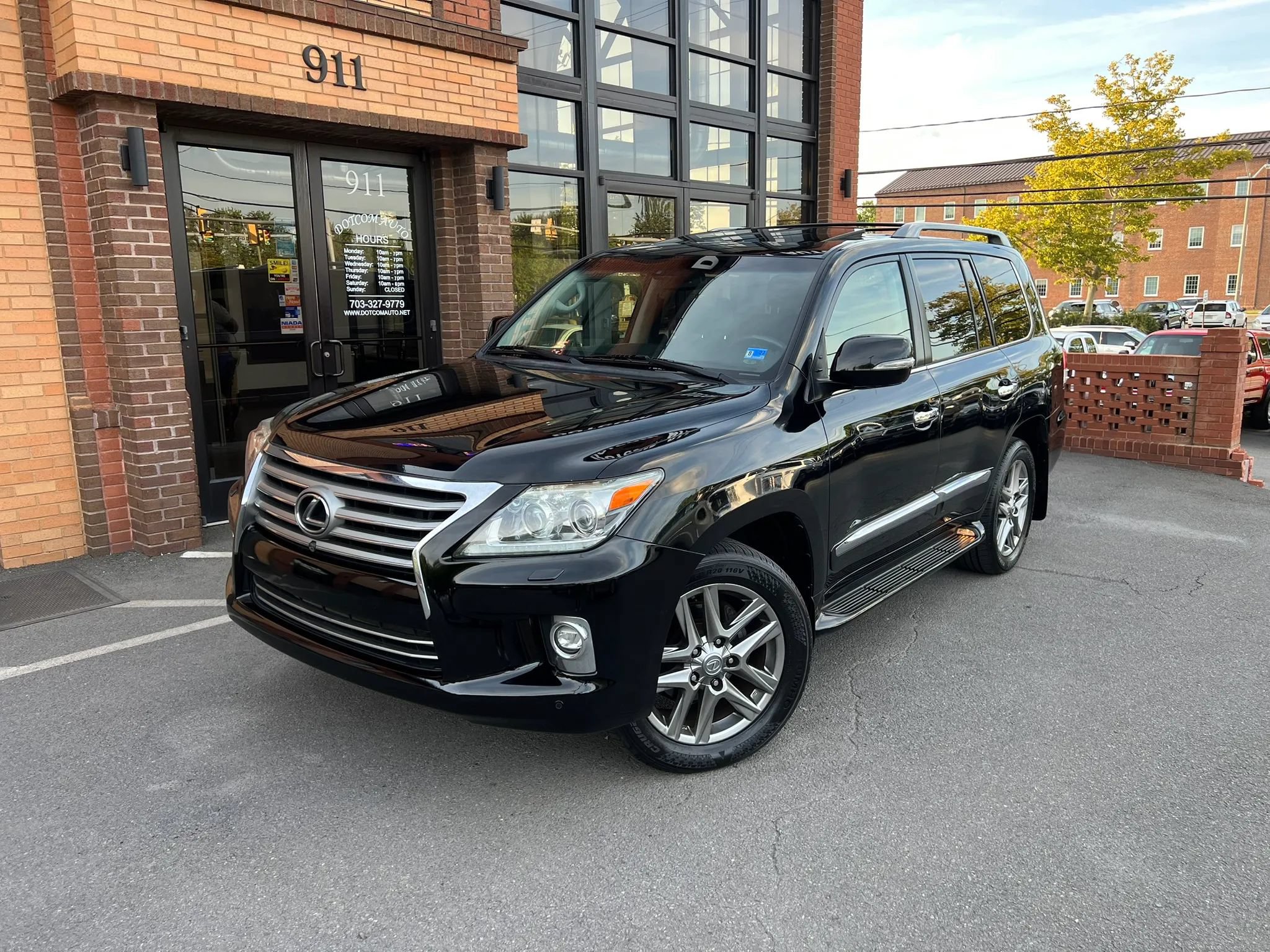 Used 2014 Lexus LX 570 4WD w/ Luxury Package