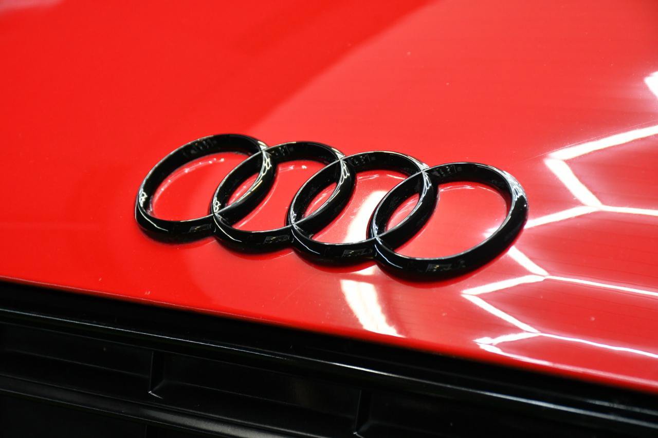 Used 2014 Audi R8 V8 w/ Convenience Package AWD/4WD image 2