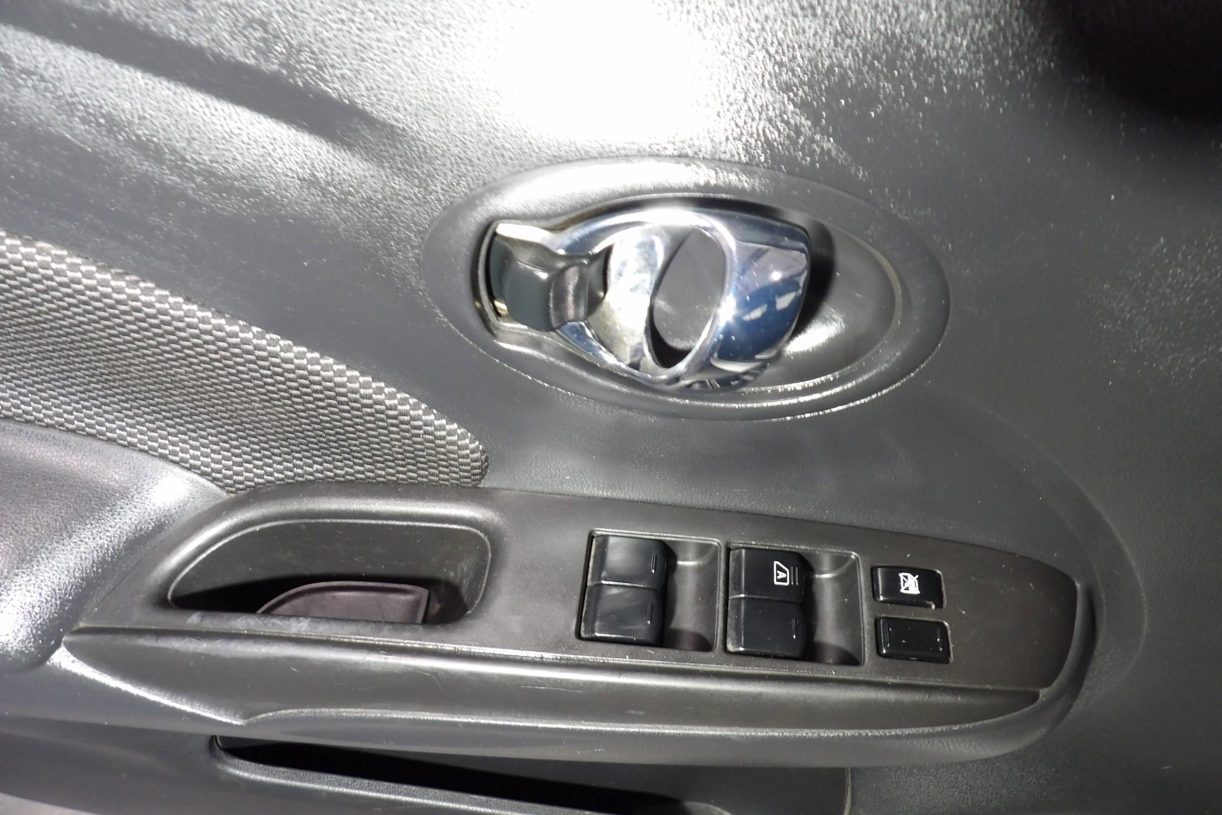 Used 2019 Nissan Versa SV image 8