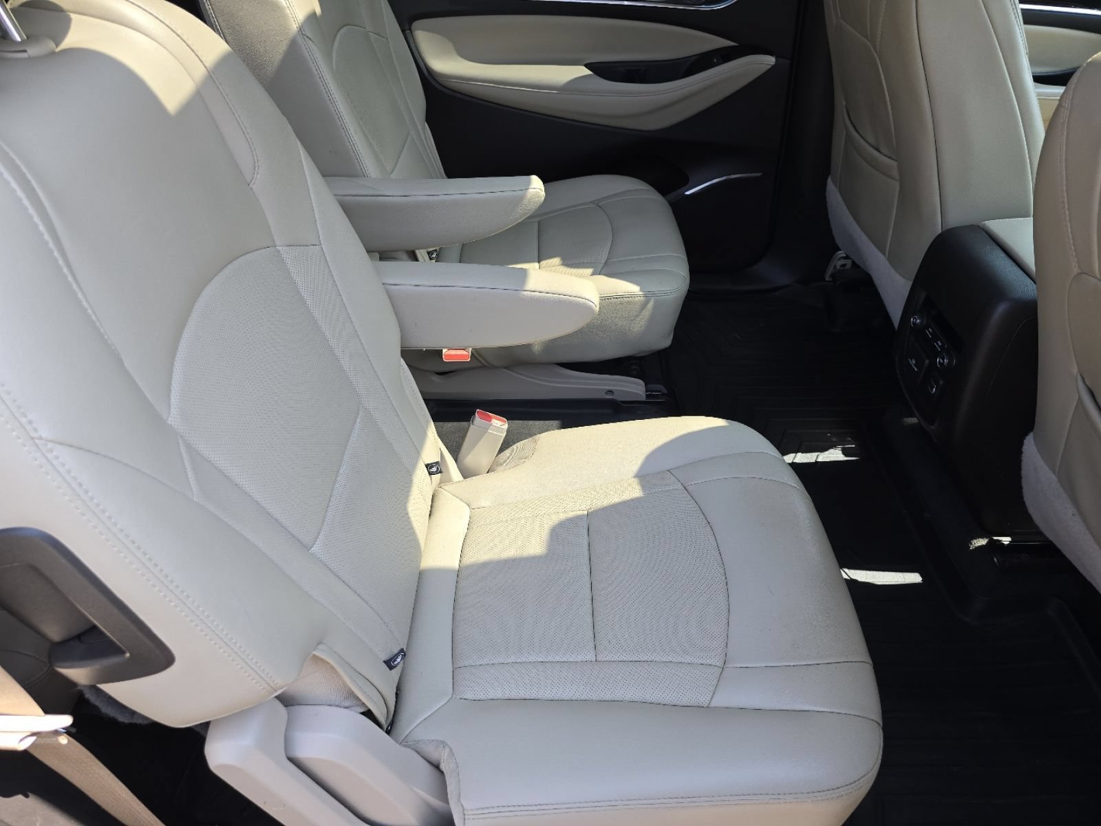 Used 2019 Buick Enclave Essence AWD/4WD image 23