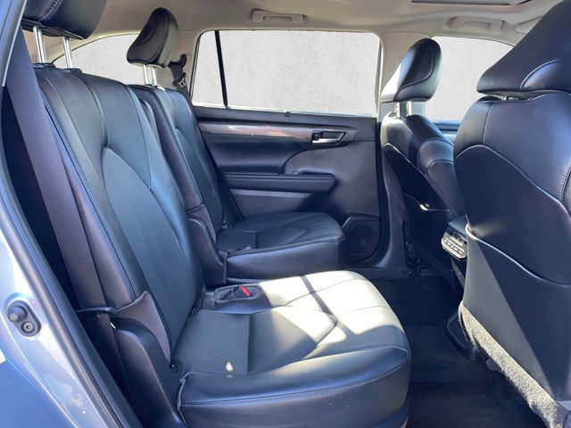 Used 2023 Toyota Highlander Limited AWD/4WD image 16