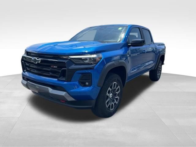 Used 2023 Chevrolet Colorado Z71 w/ Z71 Convenience Package 2 AWD/4WD image 3