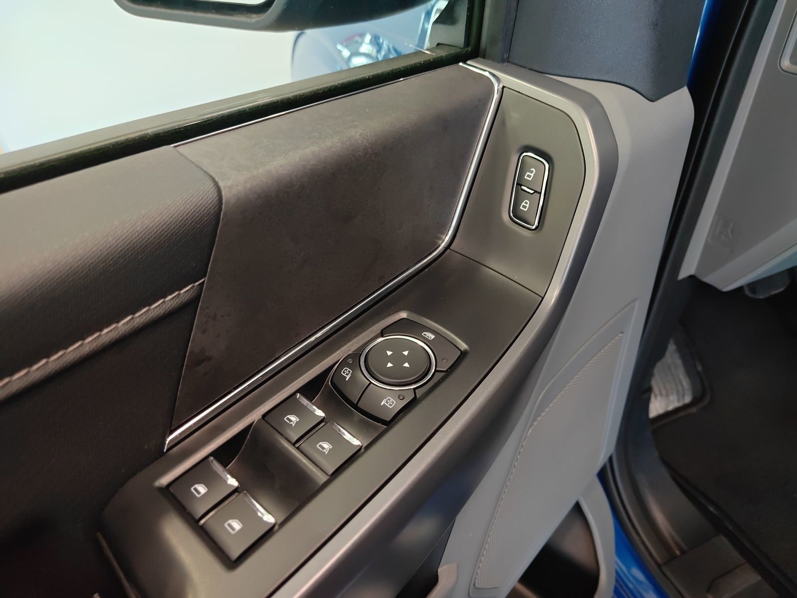 Used 2025 Ford F150 XLT w/ Equipment Group 301A Standard image 9