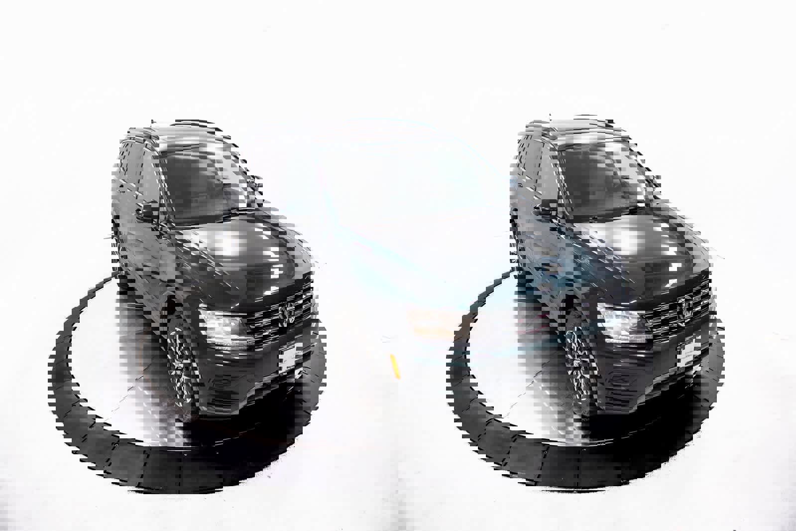 Used 2019 Volkswagen Tiguan SE w/ Panoramic Sunroof Package image 34