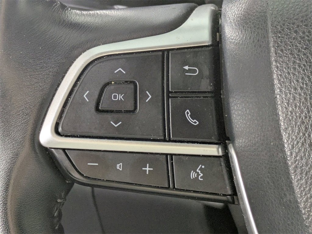 Used 2023 Toyota Highlander XLE image 18