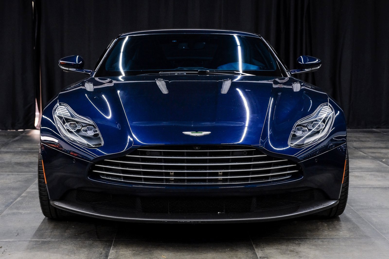 Used 2018 Aston Martin DB11 V12 image 8