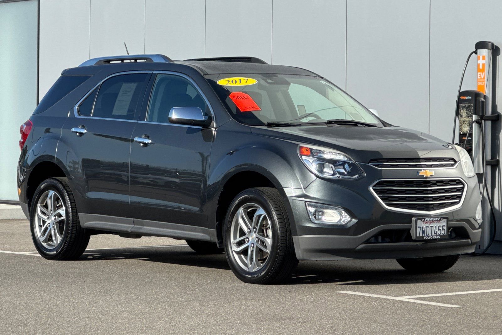 Used 2017 Chevrolet Equinox Premier w/ Enhanced Convenience Package AWD/4WD image 7