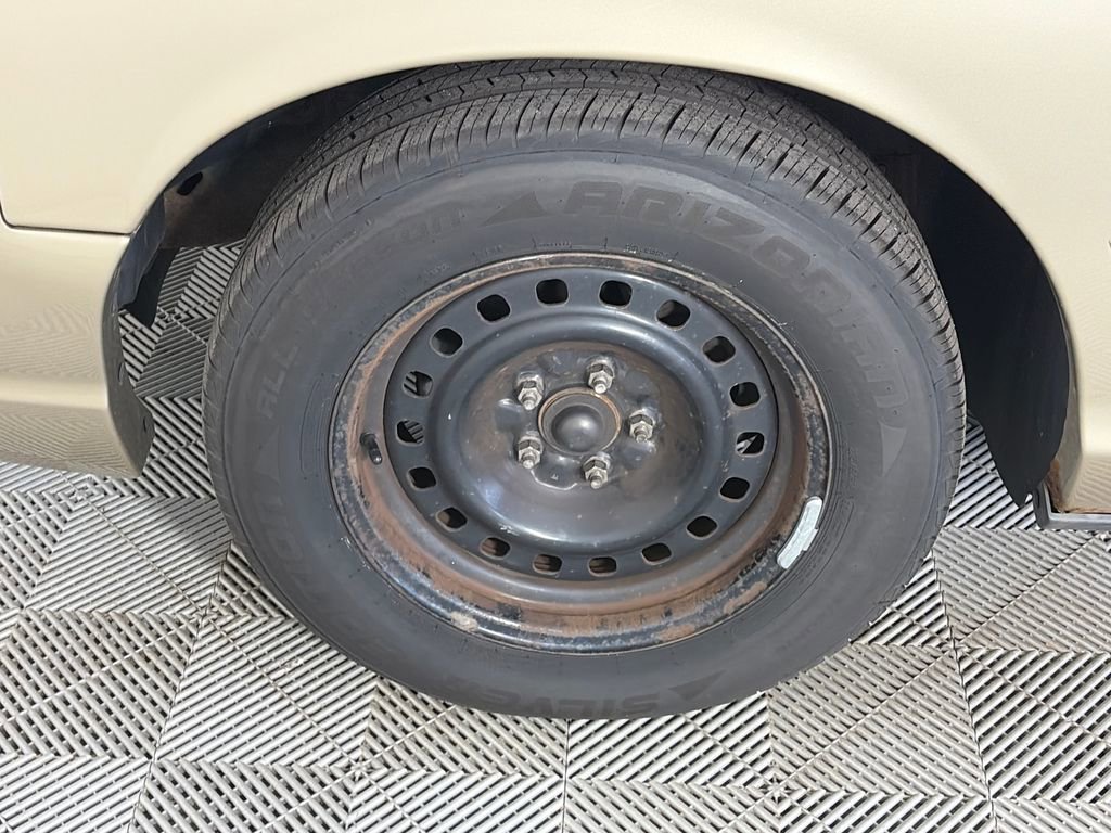 Used 1999 Ford Crown Victoria RWD image 8