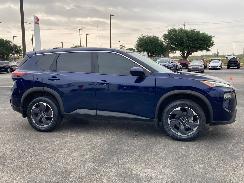 Used 2024 Nissan Rogue SV FWD image 4