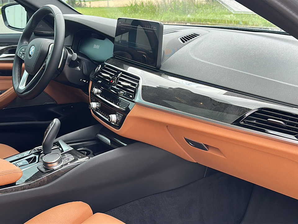 Certified 2023 BMW 530e xDrive w/ Premium Package image 23