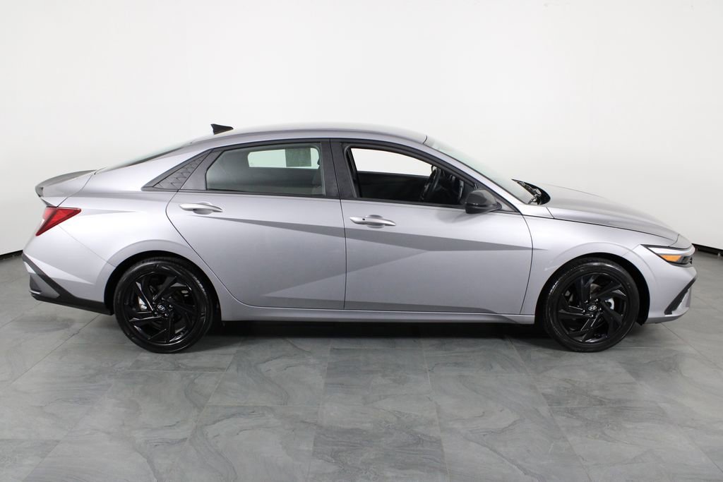 Used 2026 Hyundai Elantra Sport image 14