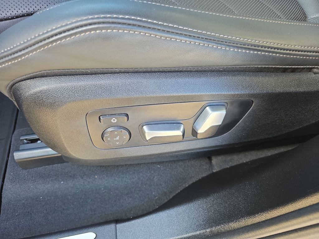 Used 2025 BMW X5 xDrive40i w/ M Sport Package image 23