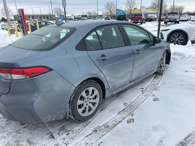 Used 2022 Toyota Corolla LE image 3