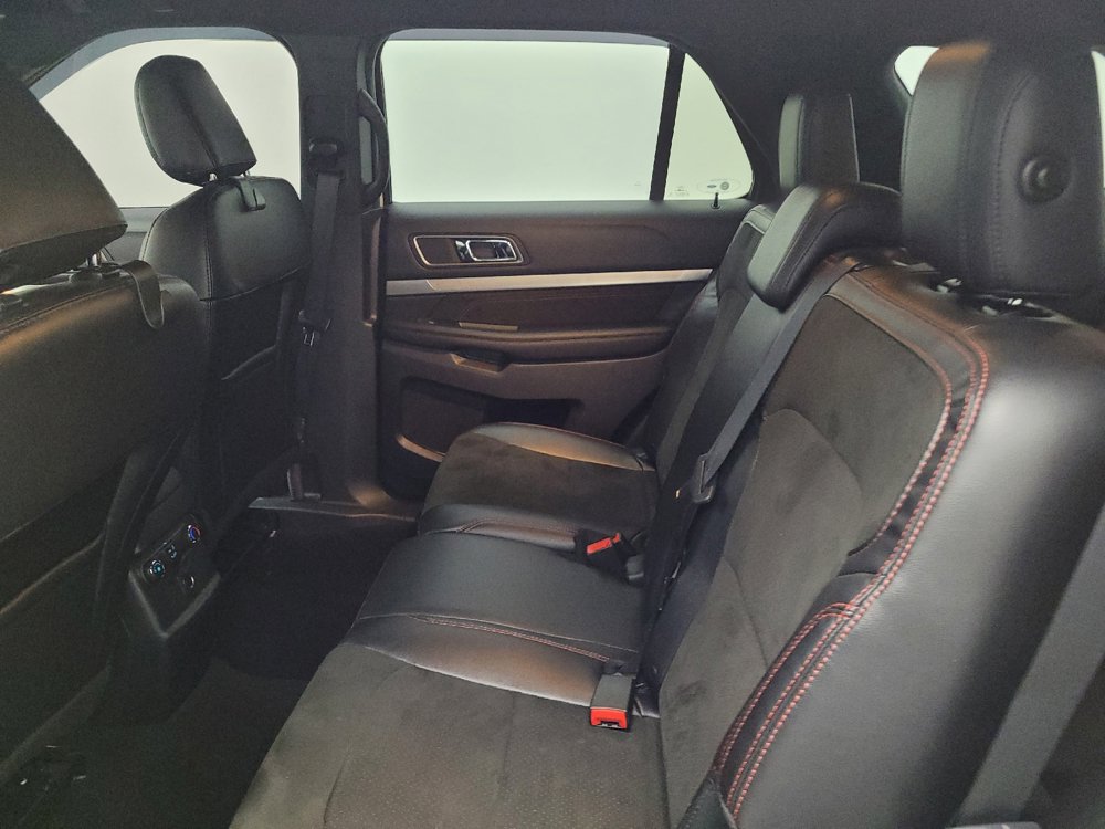 Used 2018 Ford Explorer XLT w/ Equipment Group 202A FWD image 18