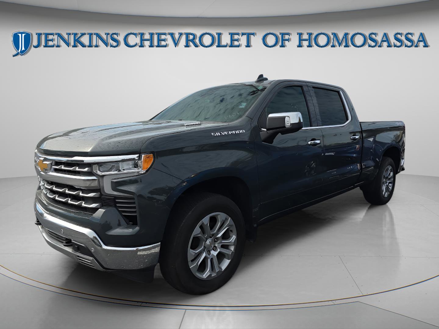 Used 2025 Chevrolet Silverado 1500 LTZ image 2