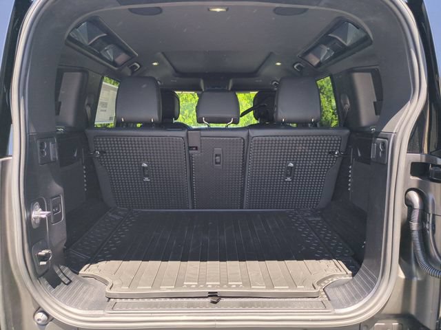 New 2026 Land Rover Defender 110 X-Dynamic SE AWD/4WD image 16