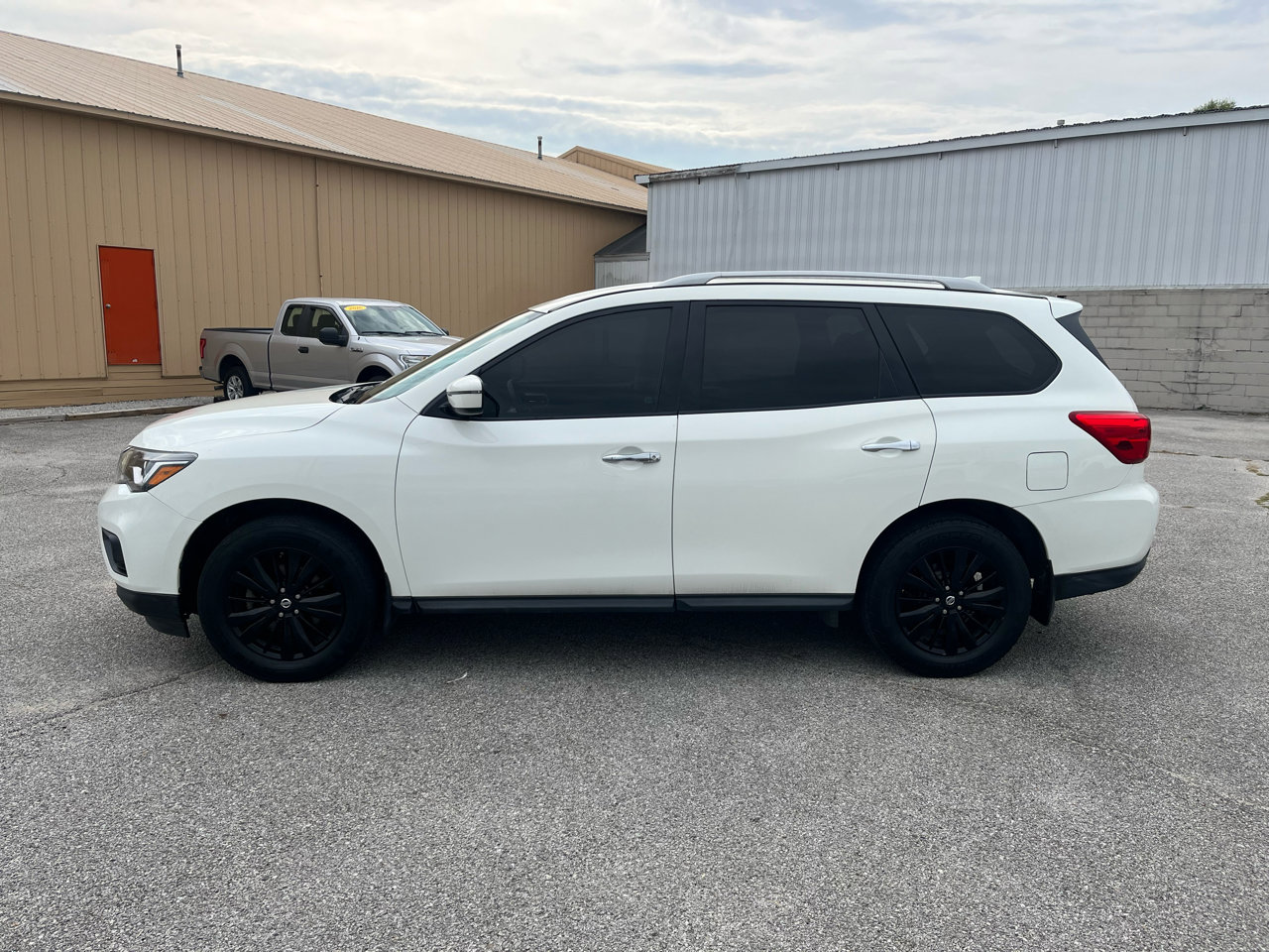 Used 2019 Nissan Pathfinder S image 6