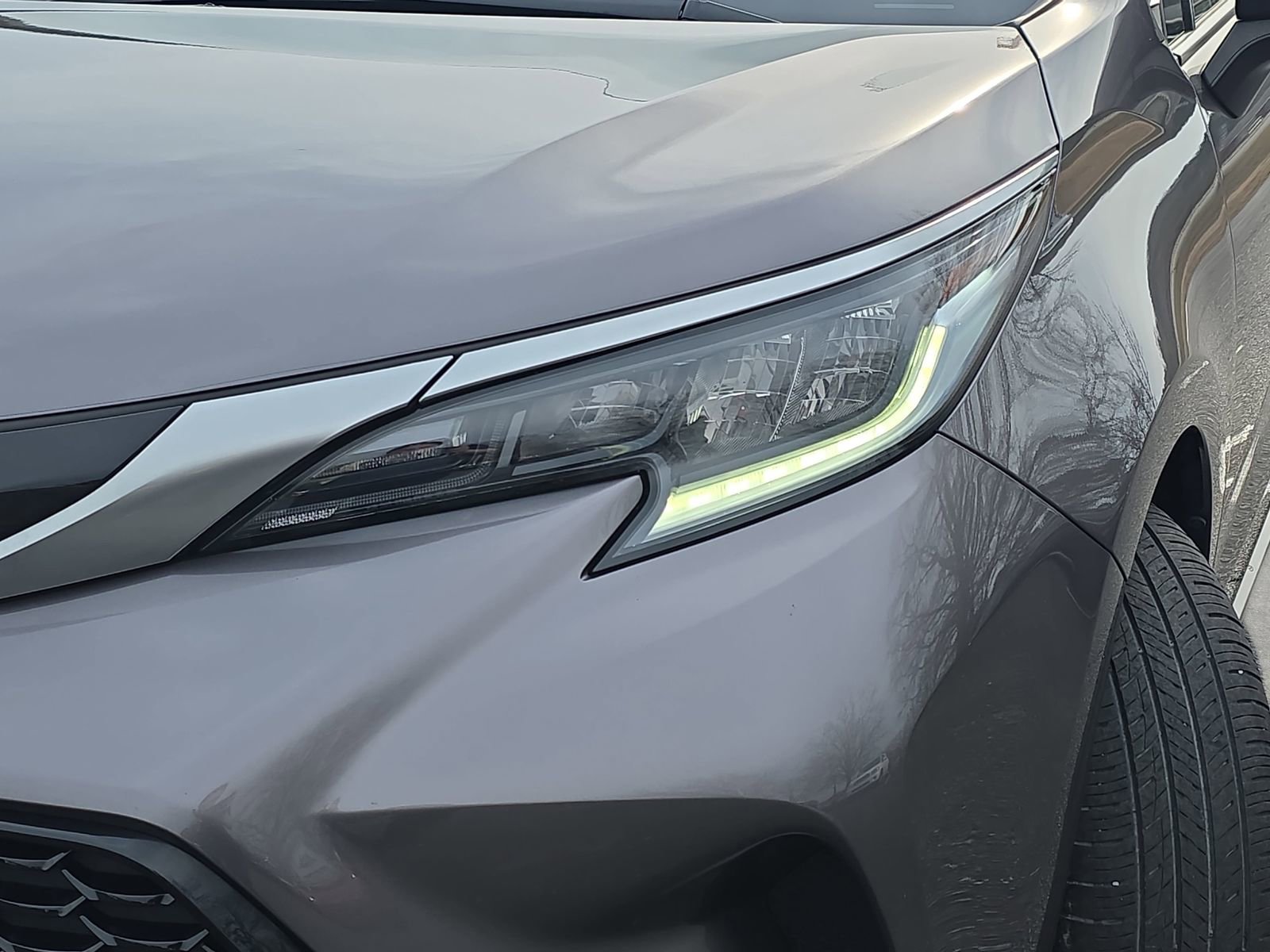 Used 2022 Toyota Sienna XSE image 32