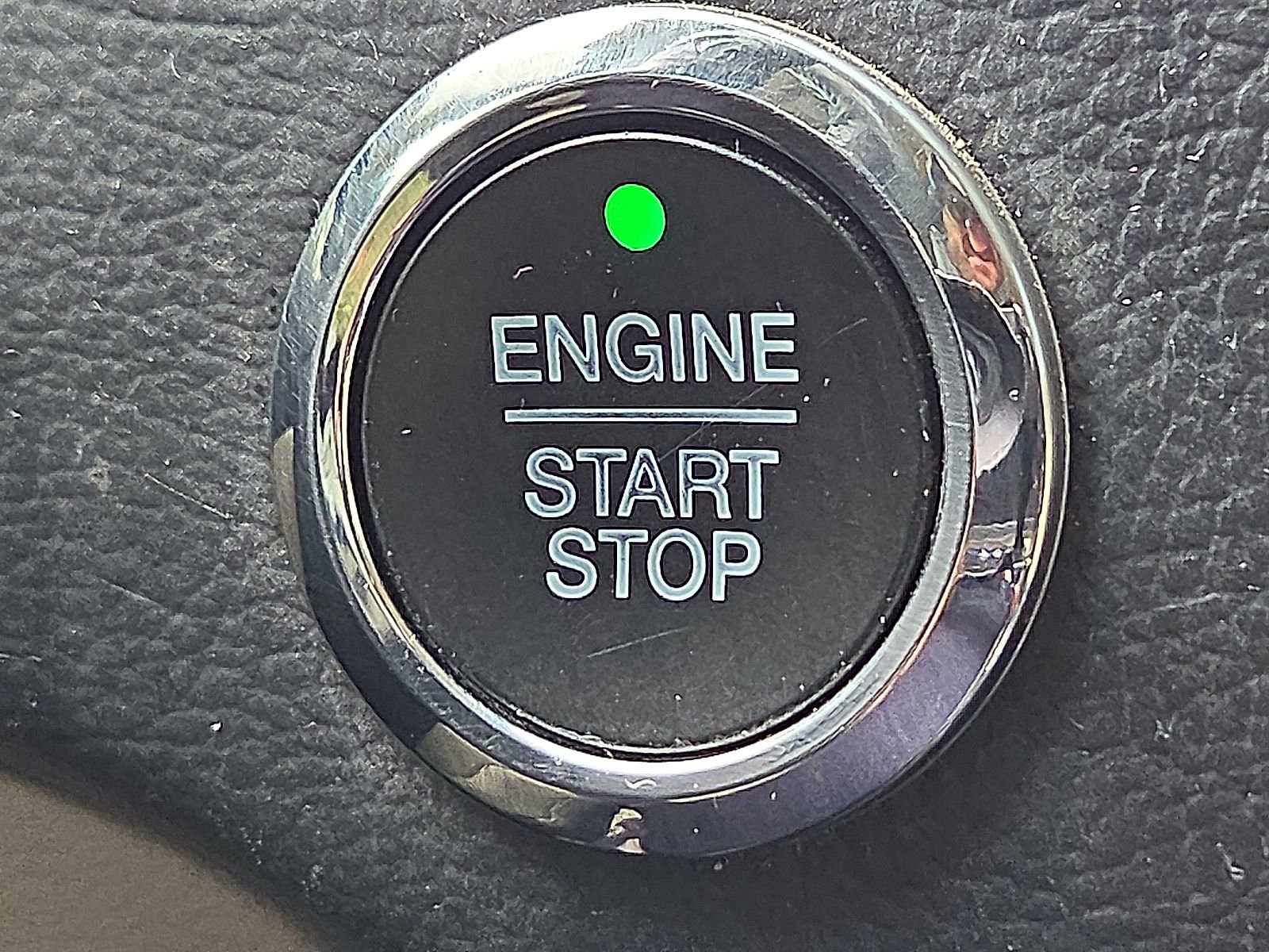 Used 2020 Ford Edge Titanium w/ Equipment Group 301A FWD image 18