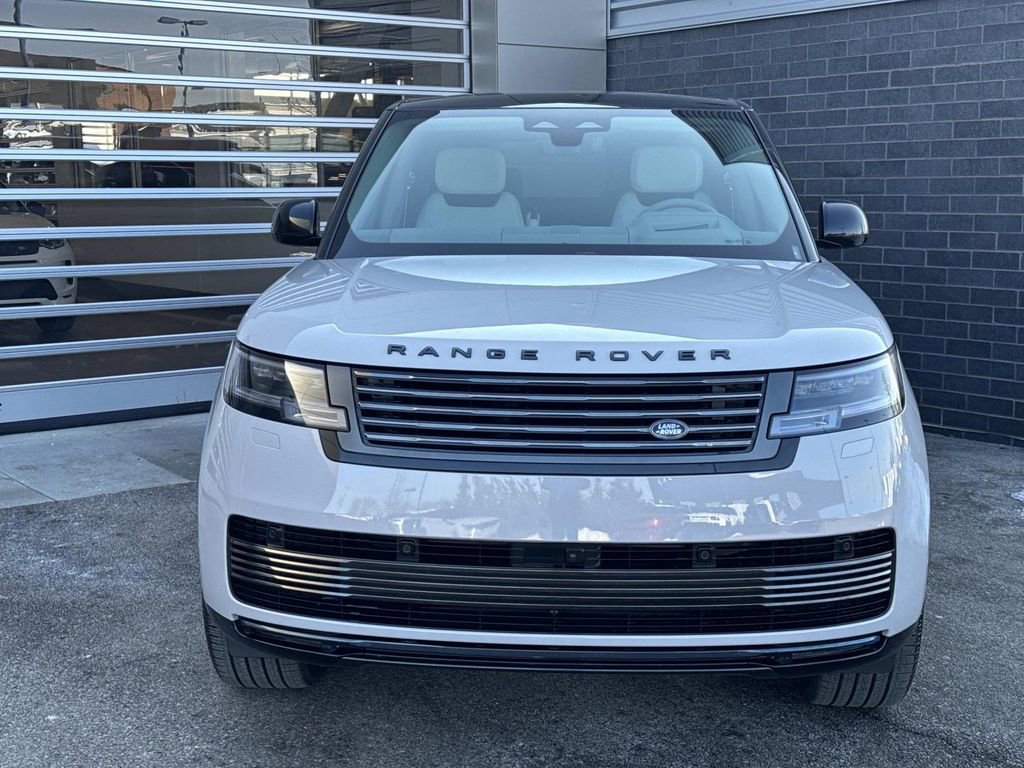New 2026 Land Rover Range Rover SV image 2