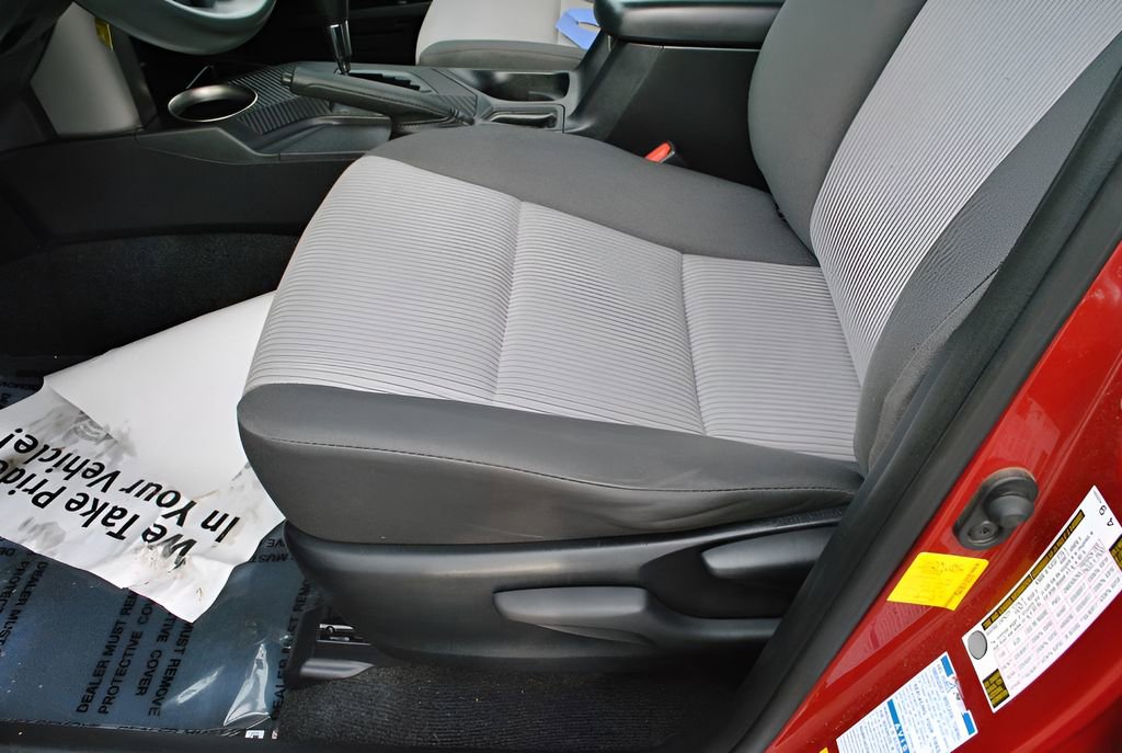 Used 2015 Toyota RAV4 LE image 29