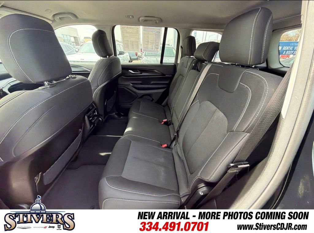 Used 2023 Jeep Grand Cherokee Laredo image 10