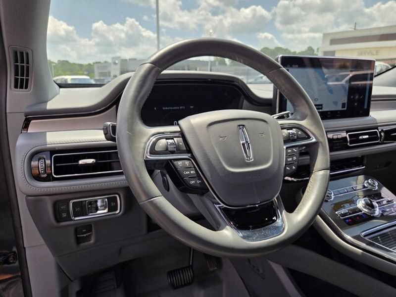 Used 2022 Lincoln Nautilus Reserve w/ Luxury Package FWD image 11