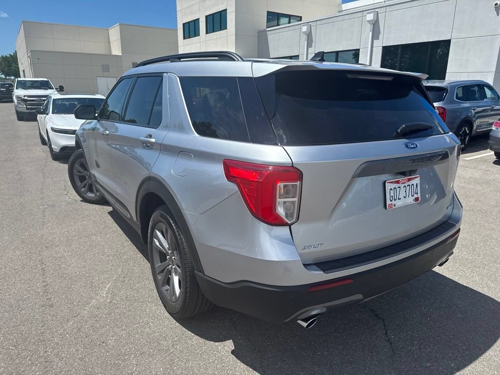 Used 2021 Ford Explorer XLT w/ Equipment Group 202A AWD/4WD image 3