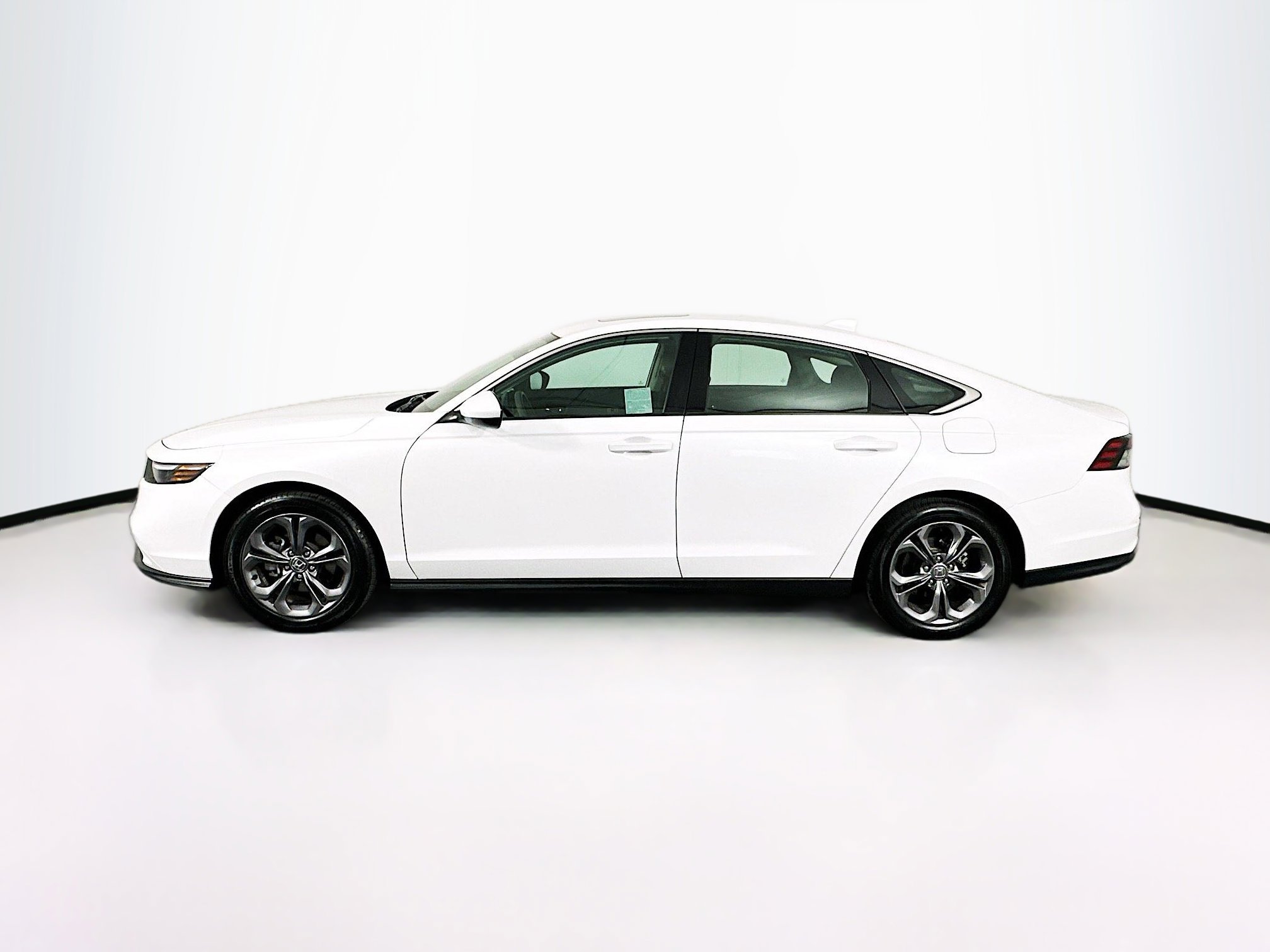 Used 2024 Honda Accord EX image 4