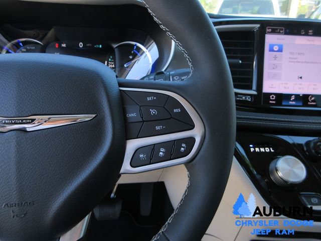 Used 2022 Chrysler Pacifica Touring-L image 17