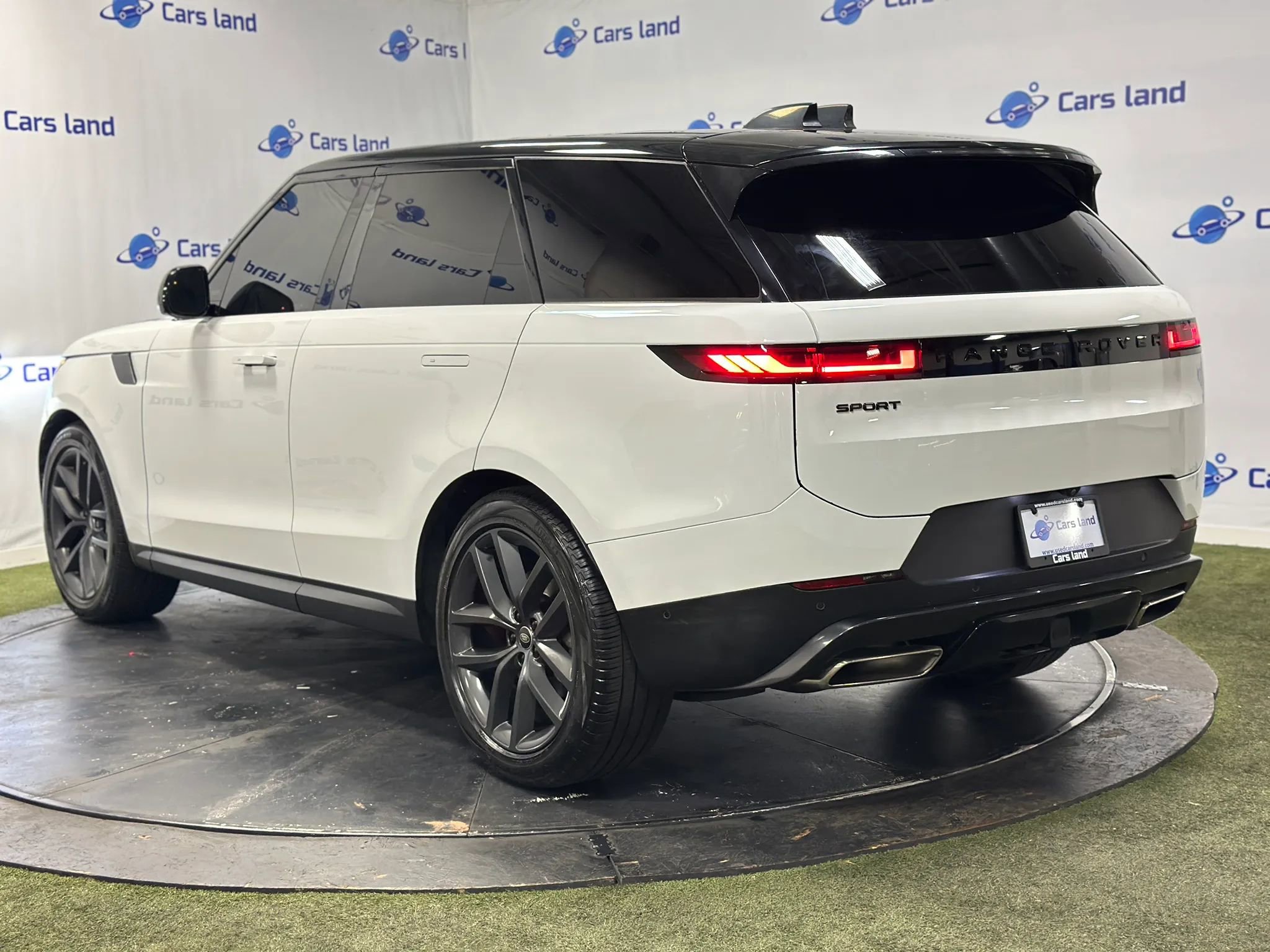 Used 2024 Land Rover Range Rover Sport SE image 5