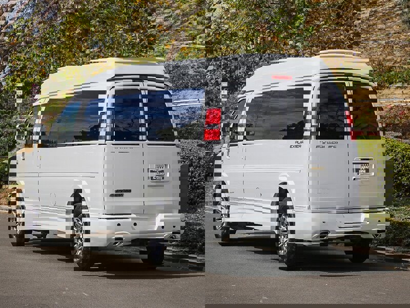 Used 2023 Chevrolet Express 2500 Extended image 4