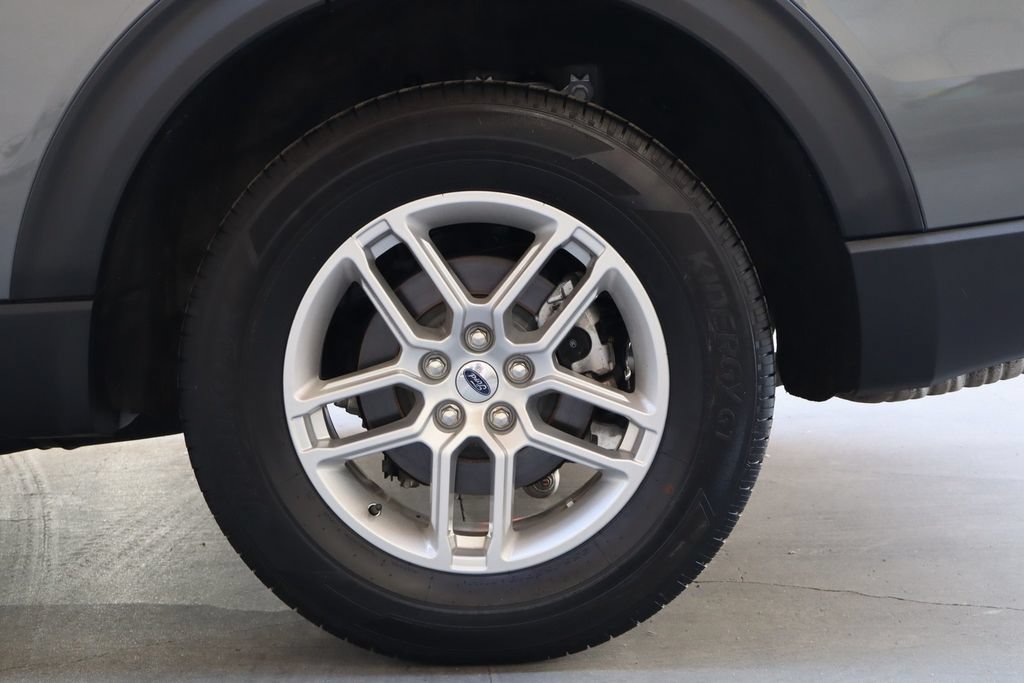 Used 2025 Ford Explorer Active AWD/4WD image 12