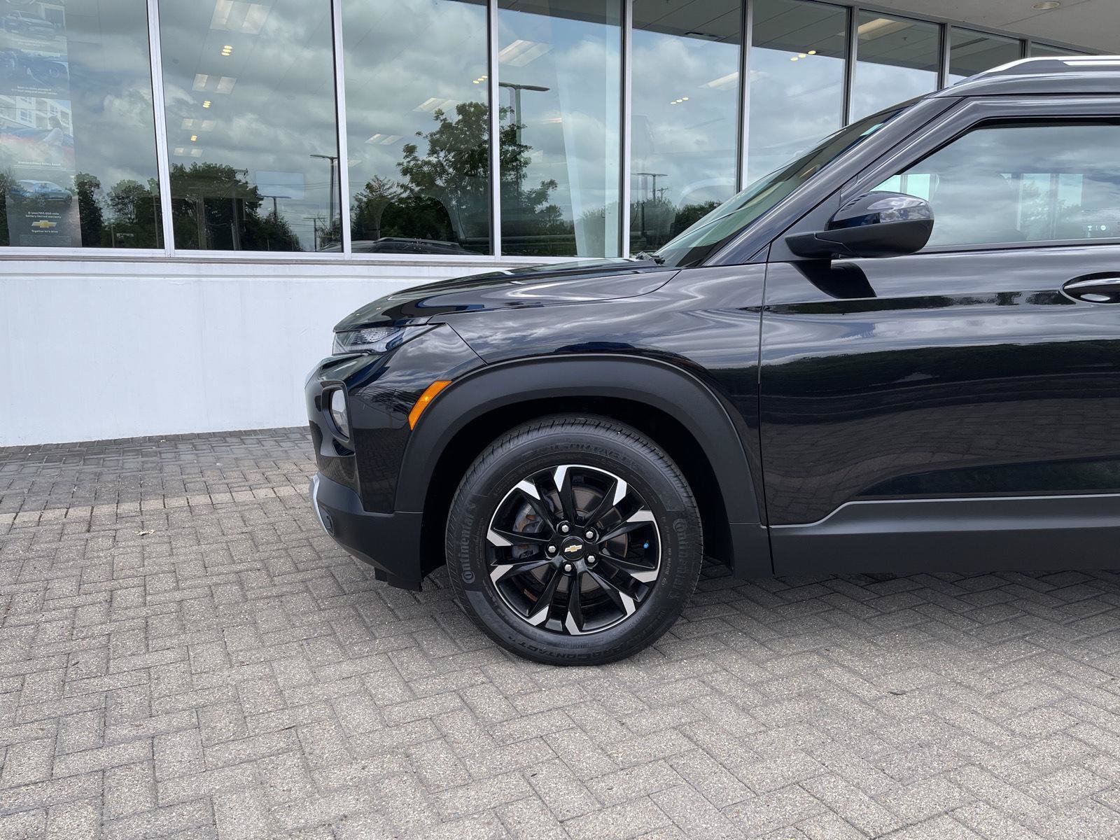 Used 2022 Chevrolet TrailBlazer LT w/ Convenience Package FWD image 9