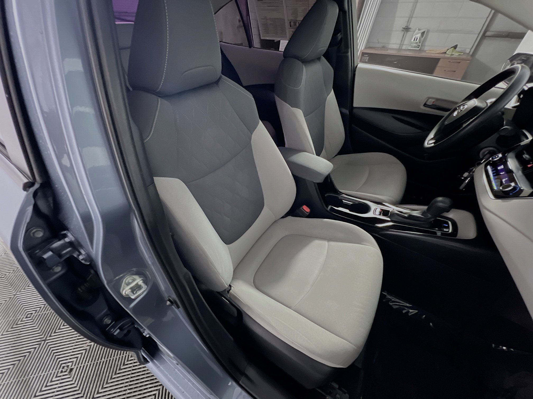 Used 2022 Toyota Corolla LE image 29