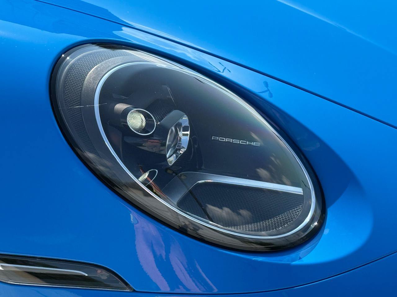 Used 2022 Porsche 911 Carrera w/ Premium Package RWD image 3