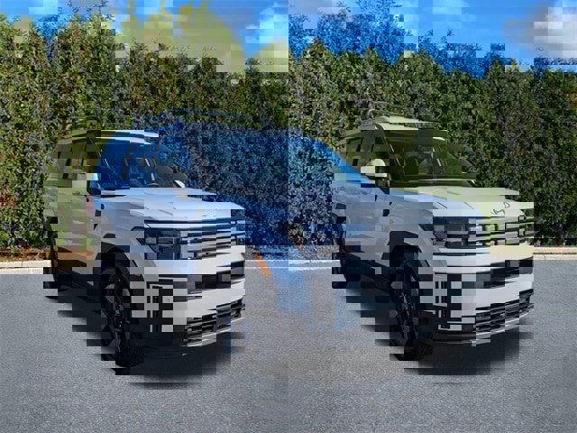 Certified 2025 Hyundai Santa Fe SEL image 3