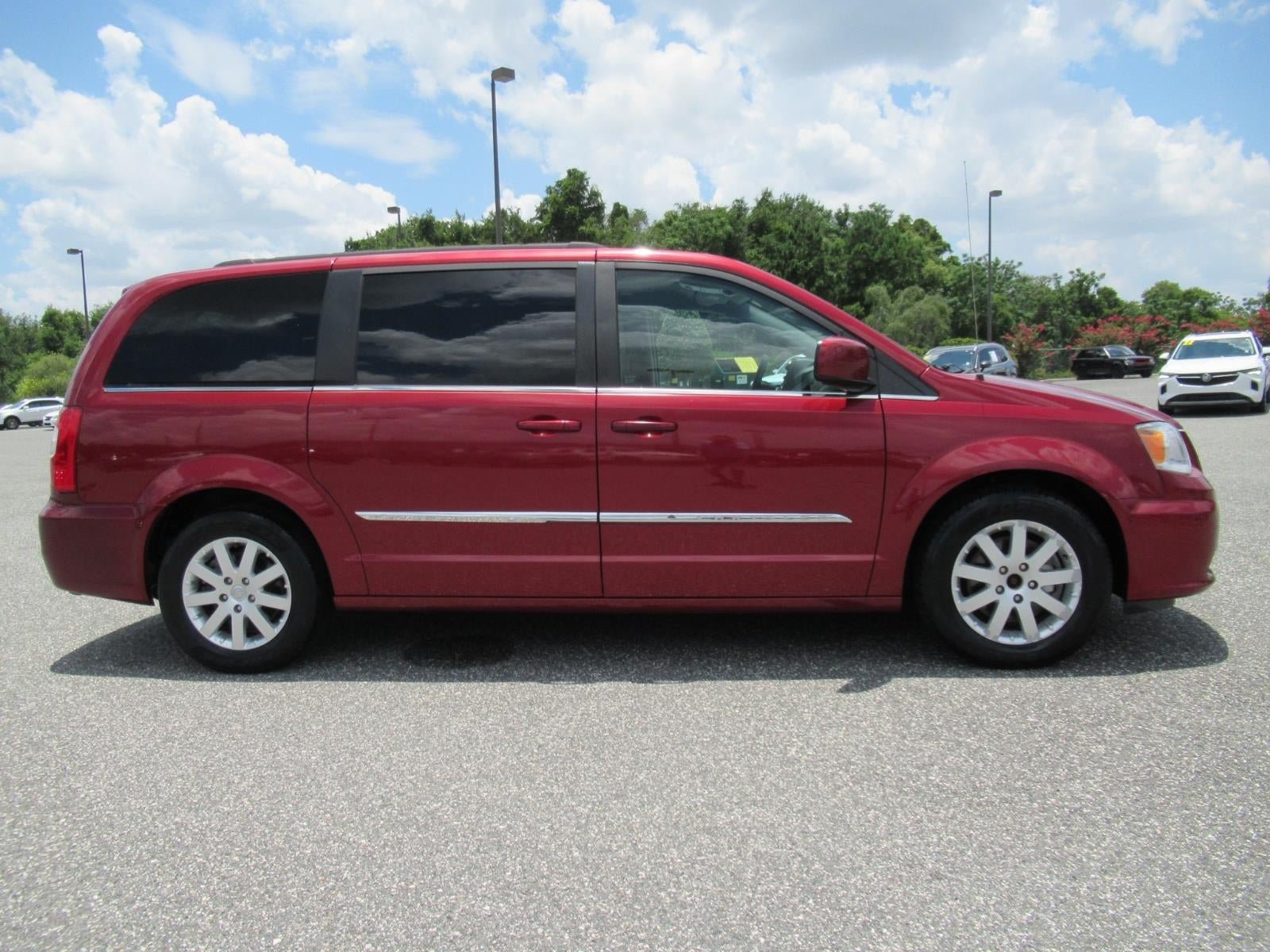Used 2015 Chrysler Town & Country Touring FWD image 2