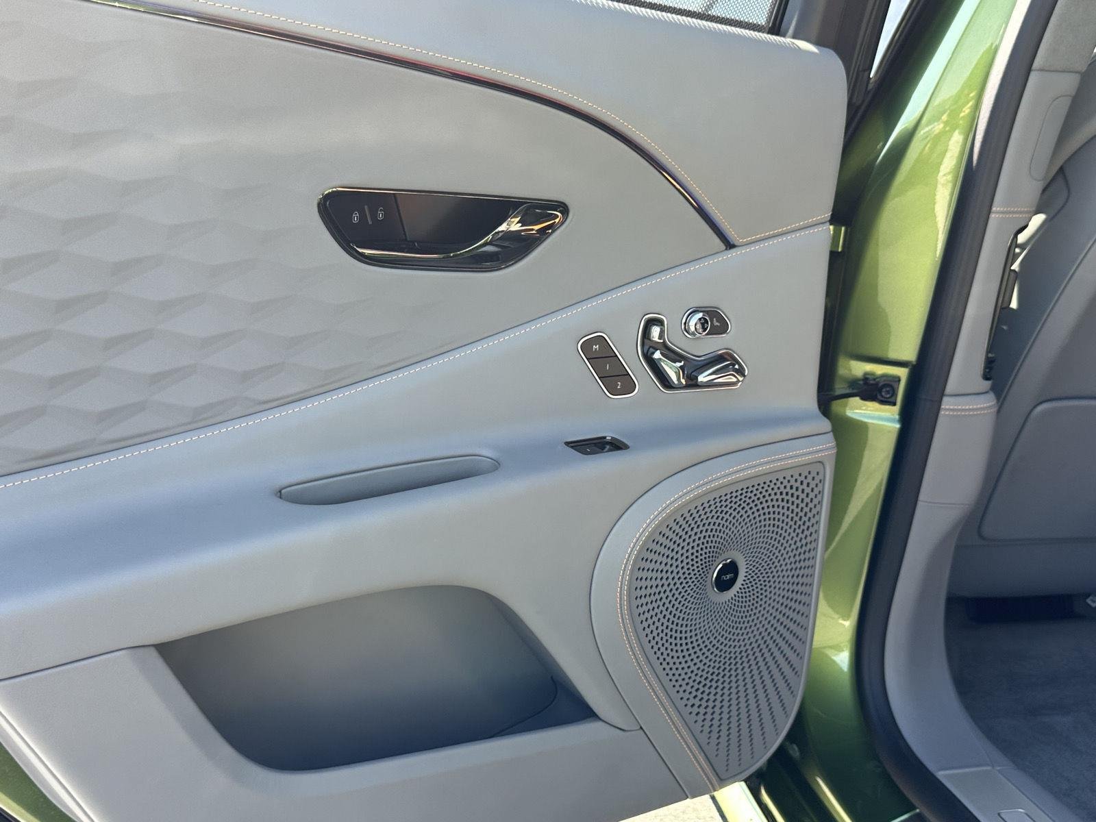 New 2025 Bentley Flying Spur Plug-In Hybrid AWD/4WD image 29