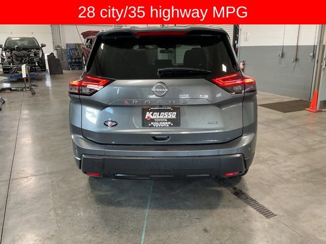 Used 2025 Nissan Rogue SV AWD/4WD image 5